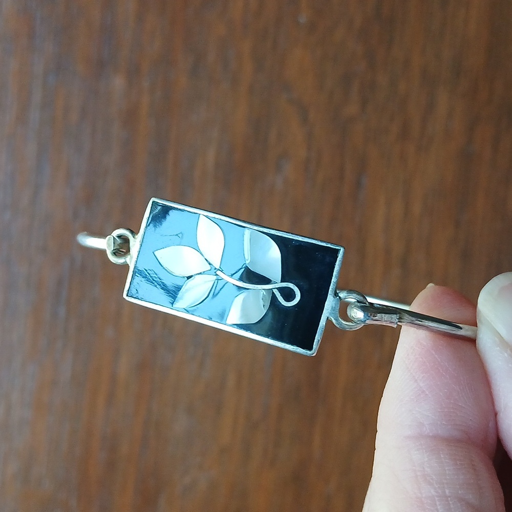 VINTAGE  "Alpaca" Silvertone Inlaid Onyx & Mother-of-pearl leaf pattern.
